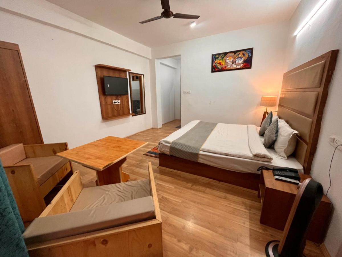 Himalayan Riverpark - A Four Star Luxury Hotel, Manali Buitenkant foto